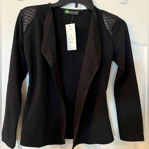 Black Blazer fits as XXS - tight sleeve fit - loose body